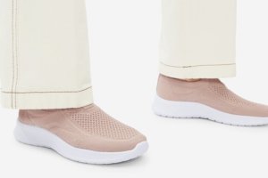 Dámske slip-on tenisky – povinná výbava na jar a leto 2025